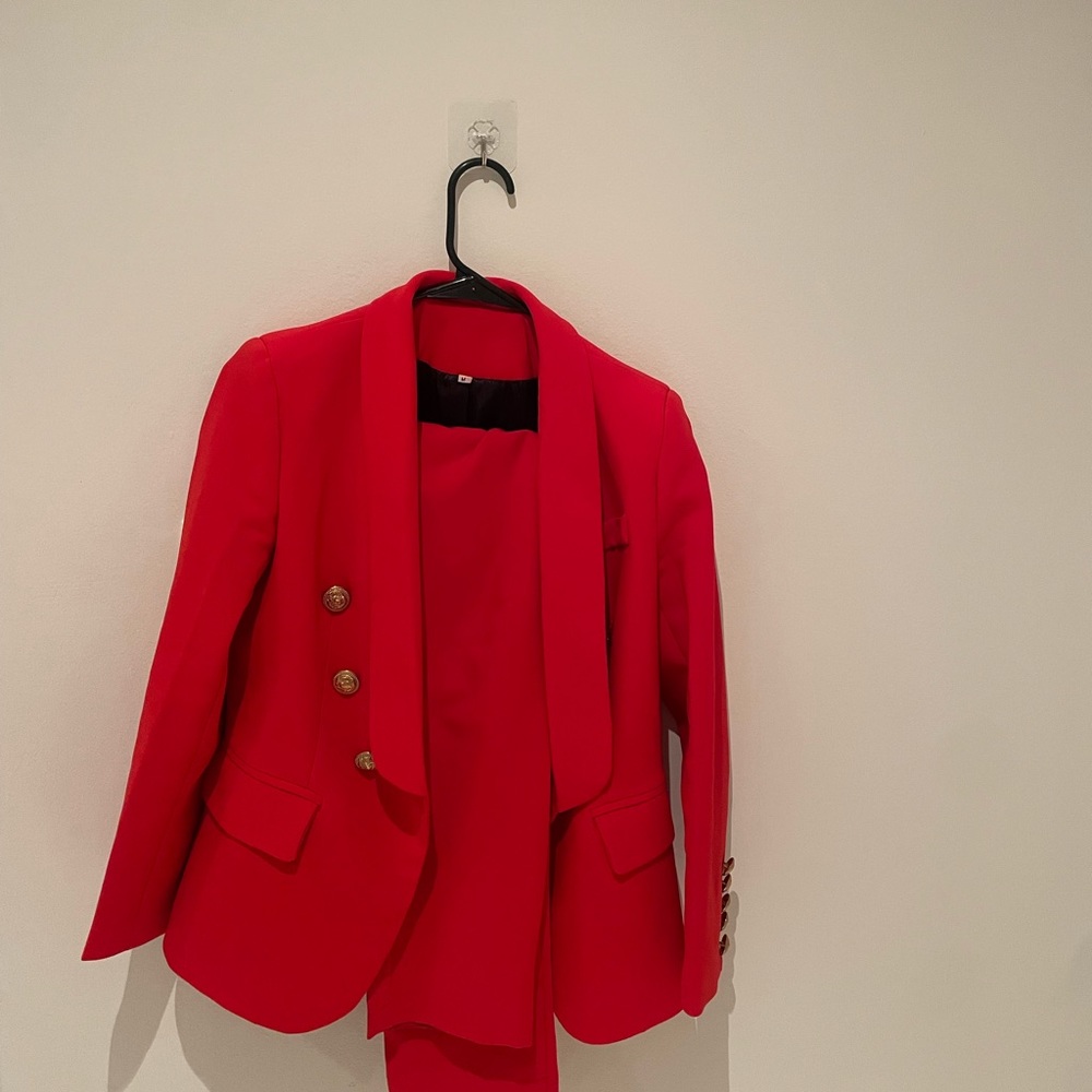 2 set pants and blazer . You will be noticed . M size but runs small